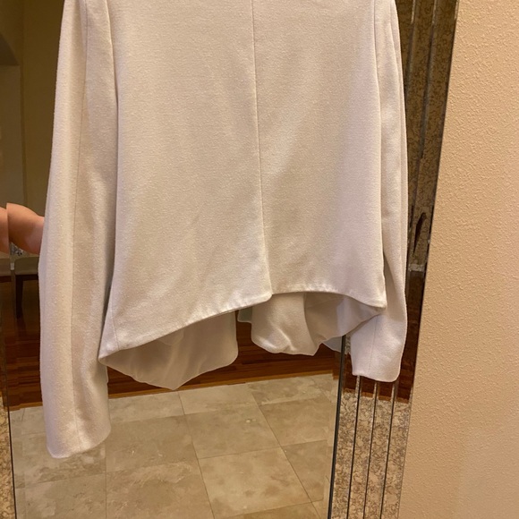 Drew jacket. Size Medium. Off white - Picture 4 of 5